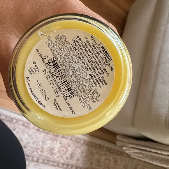 Bath & Bodyworks Honeysuckle Bouquet Candle - Picture 4 of 6